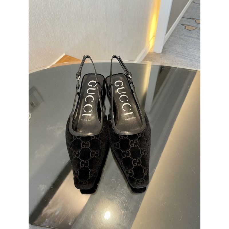G*u*i sandals
